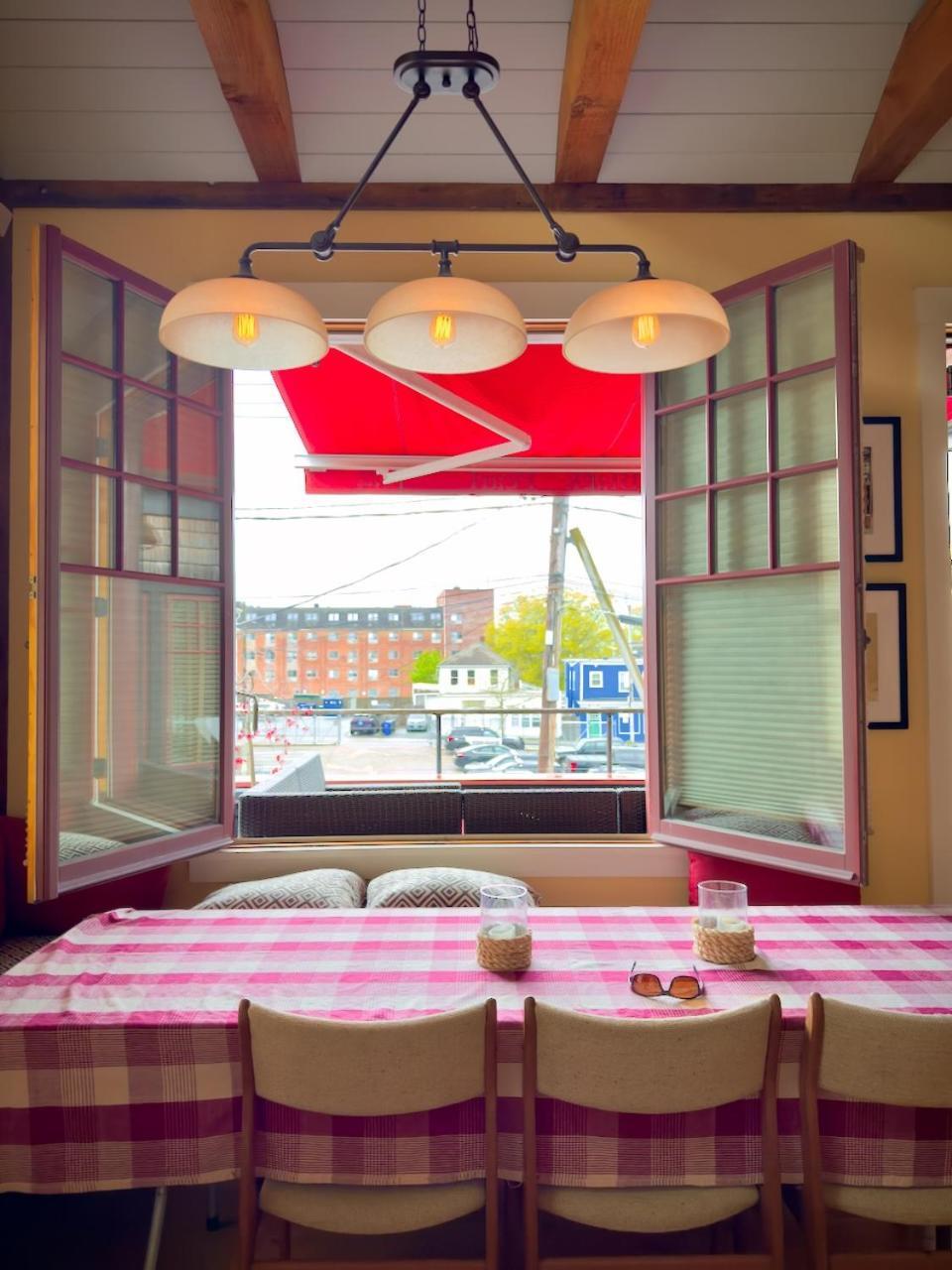 Отель Magical Post And Beam Loft Downtown Newport! Экстерьер фото