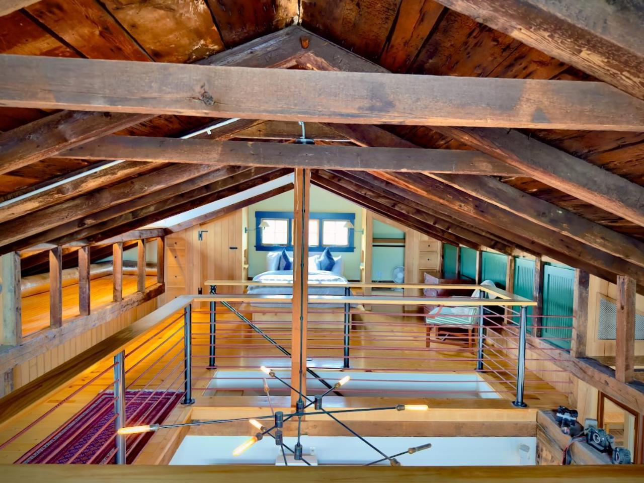 Отель Magical Post And Beam Loft Downtown Newport! Экстерьер фото