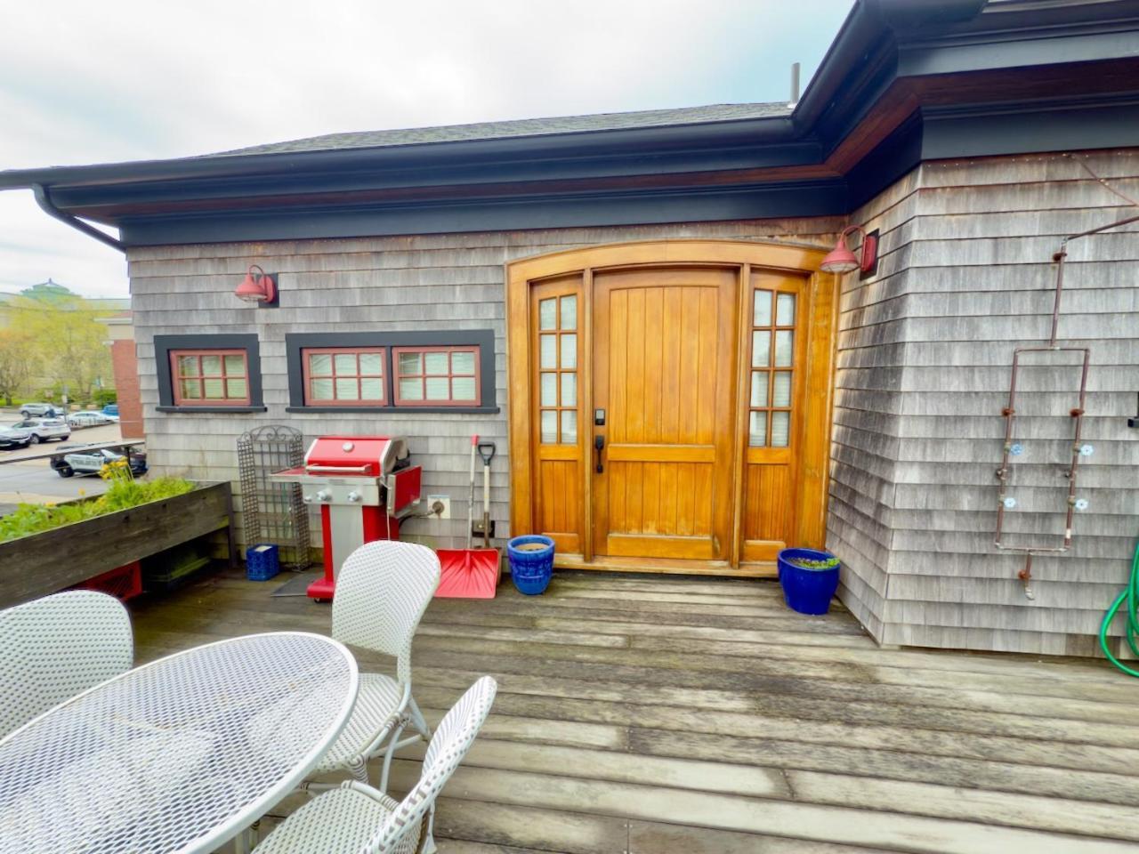 Отель Magical Post And Beam Loft Downtown Newport! Экстерьер фото