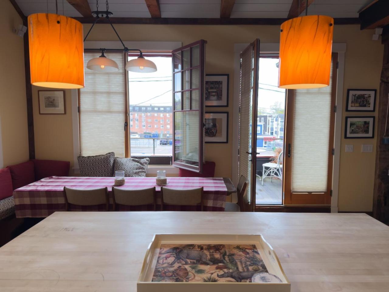 Отель Magical Post And Beam Loft Downtown Newport! Экстерьер фото
