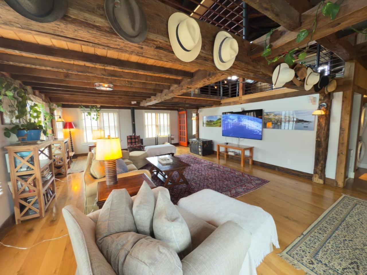 Отель Magical Post And Beam Loft Downtown Newport! Экстерьер фото