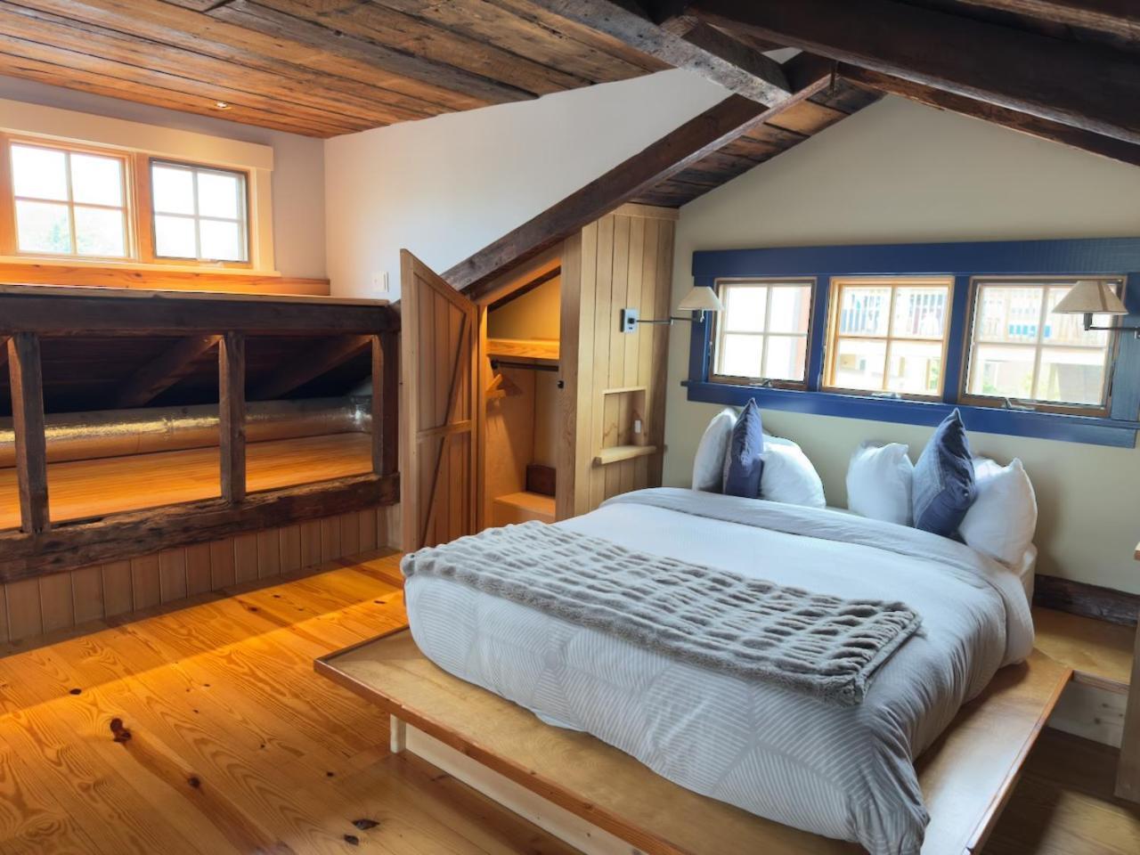 Отель Magical Post And Beam Loft Downtown Newport! Экстерьер фото