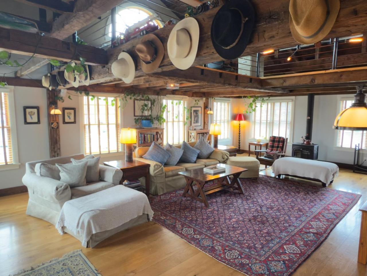 Отель Magical Post And Beam Loft Downtown Newport! Экстерьер фото