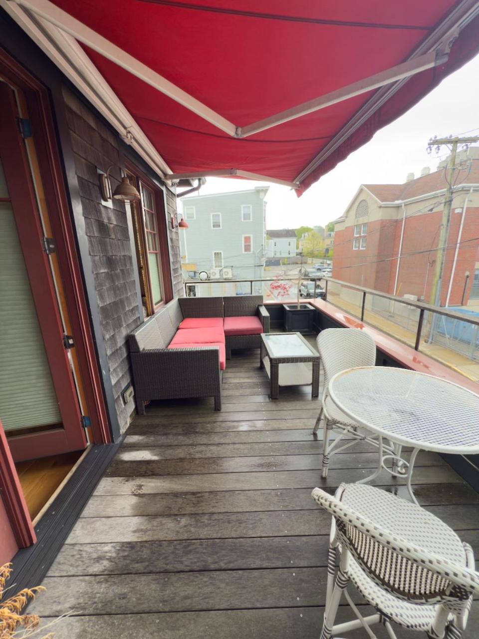 Отель Magical Post And Beam Loft Downtown Newport! Экстерьер фото
