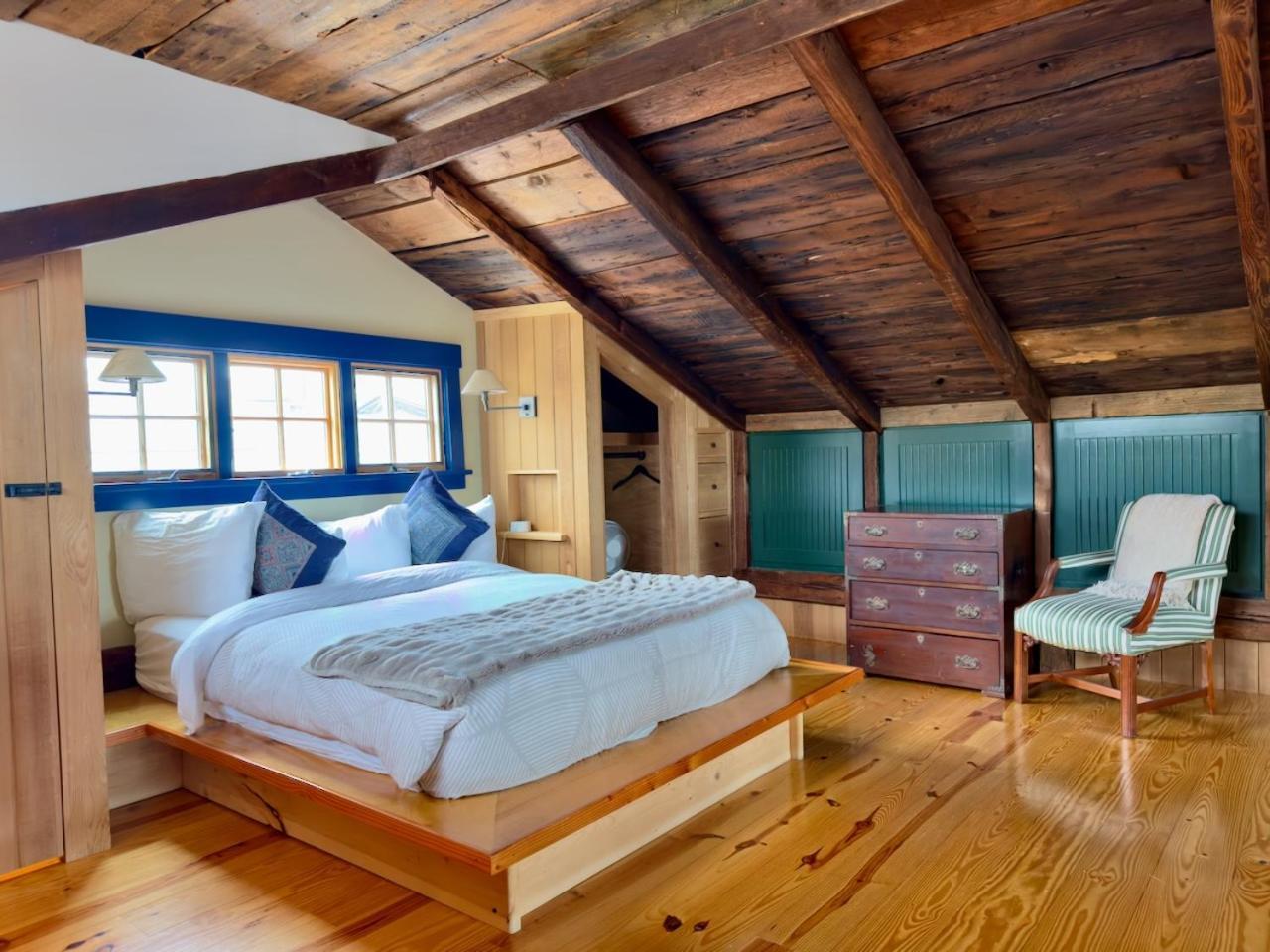 Отель Magical Post And Beam Loft Downtown Newport! Экстерьер фото
