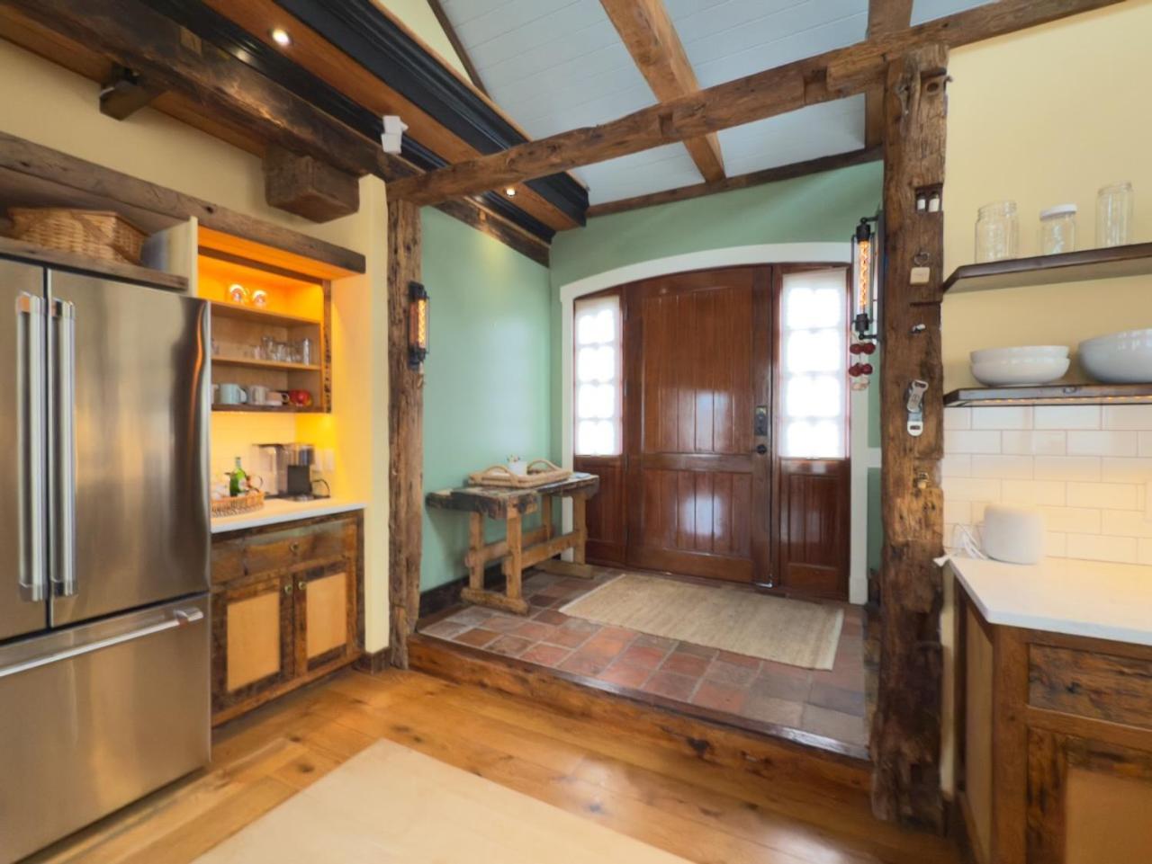 Отель Magical Post And Beam Loft Downtown Newport! Экстерьер фото